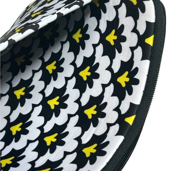 Vera Bradley Neoprene Tablet Sleeve Black White Yellow Floral Zip Close Wristlet - Picture 7 of 7